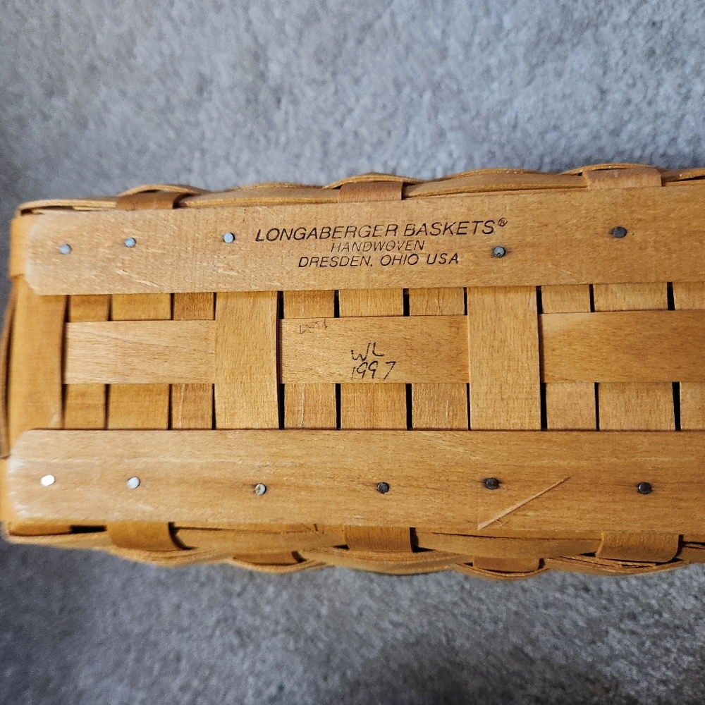 Longaberger Traditions Fellowship Basket with Green Plaid Lining And Protector - Picture 7 of 8